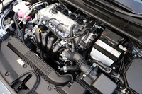 「カローラ スポーツ」には設定のない1.8リッターエンジン。現行の「カローラ」シリーズにおいて、エントリーモデルのパワートレインという役割を担う。