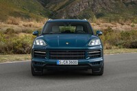 よりワイド感が強調されたフロントまわり。