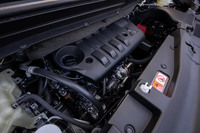 2.3リッター直4ディーゼルターボエンジンは最高145PS/3500rpm、最大トルク380N・m/2000rpmを発生。8段ATと組み合わされる。
