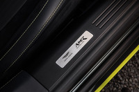「アストンマーティンDB11」に高性能バージョンの「AMR」登場の画像