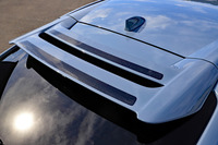 主な空力パーツについては、前期用の商品をマイナーチェンジモデル向けに適応させて設定。写真は、純正のテールゲートスポイラーと交換して取り付ける、FRP製のウイングスポイラー。