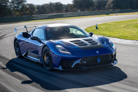 “公道を走れるGT2レーサー”を標榜（ひょうぼう）する、マセラティの「GT2ストラダーレ」。開発秘話に迫った3月号に続き、4月号ではスペインのサーキットとワインディングロードでステアリングを握ることができました。（photo：マセラティ）
	 