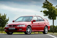 1998年に欧州市場に投入された「アコード タイプR」は、2年後の2000年6月に、「アコード ユーロR」として日本にも導入された。日本では2002年登場の7代目アコードにもユーロRが用意されたが、欧州では設定されず。タイプRを名乗ったアコードは後にも先にも、写真のモデルだけだ。