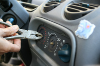 車内のペンチは取れてしまった空調ダイヤル代わりだった。