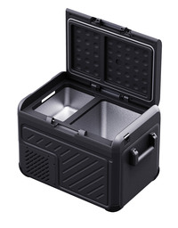 37リッターの容量を持つTB7101XI（価格5万0500円）。2リッターペットボトルなら9本収納できる。環境に配慮したノンフロンガスを採用しているのも特徴だ。