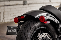 「インディアン・スカウト」にアグレッシブなデザインの新型車「スカウト ローグ」登場の画像