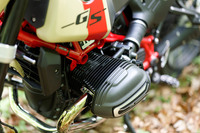 エンジンは1170ccの排気量をもつおなじみの空油冷フラットツイン。ロードスポーツの「R12 nineT」と同じく、109PS/7000rpmの最高出力と115N・m/6500rpmの最大トルクを発生する。