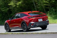 1.2リッター直3ターボの「ピュアテック」エンジンは最高出力130PSと最大トルク230N・mを発生。低回転域からグイグイと走る。