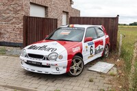 道沿いのお宅で販売中だったロイクスレプリカな「トヨタ・カローラ」。結構ボロい（笑）。