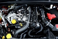 1.3リッターの直4ターボエンジンは、1600rpmという低回転域で最大トルク240N・mを発生。余裕のピックアップをみせる。