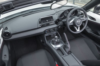 「ロードスター」のエントリーグレード「S」のインテリア。トランスミッションは6段MT限定となる。