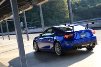 STIは本稿で紹介した2台のほかにも、STIパフォーマンスマフラーを装着した「BRZ STI Sport」も持参。4kgの軽量化を実現するチタン製マフラーは、エキゾーストサウンドも快音だった。
