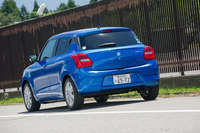 現行型「スイフト」には自然吸気の1.2リッターガソリンエンジンに加え、同エンジンにマイルドハイブリッド機構を組み合わせたもの、フルハイブリッド機構を組み合わせたもの、そして1リッターターボエンジンと、4種類ものパワートレインが用意される。