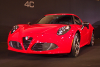 新型スポーツカー「アルファ・ロメオ4C」上陸の画像