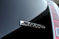 SRTとは「ストリート＆レーシング・テクノロジー」の頭文字を取ったもの。「8」はV8エンジンを意味している。