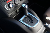 「シック」に新たに用意された6AT。マニュアルモードは備わるものの、6EGS仕様と違ってパドルシフトは用意されない。
