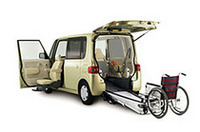 車いすに乗って乗車可能、「ダイハツ・タント」の福祉車両「スローパー」発売の画像