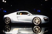 アウディ初の市販ミドシップスポーツ「R8」発表の画像