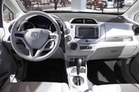 「フィットEV」の運転席まわりの様子。