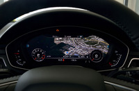 計器盤がフル液晶表示になる「アウディ バーチャルコックピット」。写真のように、全面にカーナビの地図を表示可能。