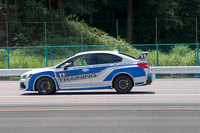 写真では分かりづらいが、こちらは「WRX STI」による急制動のトレーニングの様子。