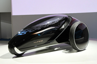 未来のクルマ「FV2」。