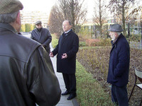 除幕式には、アンドレ・シトロエンの曾孫（右から2人め）も参列した。（写真＝Bruno Deltombe氏提供）