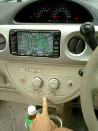 スライドドアの開閉スイッチは、センターコンソールに加えCピラーに配置。後席から操作できます。