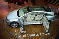 昨日きちんとした写真が送れなかったダイムラー・クライスラーのコンセプトカー、ヴィジョンGST。