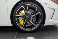 新デザインの19インチアルミホイール。