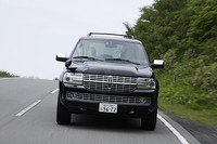 踏めばそれなりに力強い加速Gが得られるが、ゆったり優雅に走るほうがこのクルマの雰囲気にあう。