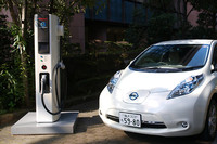 日産、コンパクトで低価格な急速充電器を発表の画像