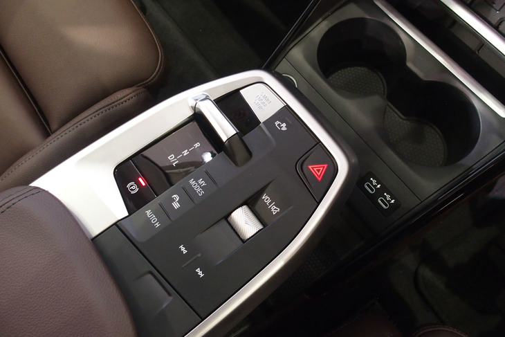 218iアクティブツアラー エクスクルーシブ（シフトパネル）