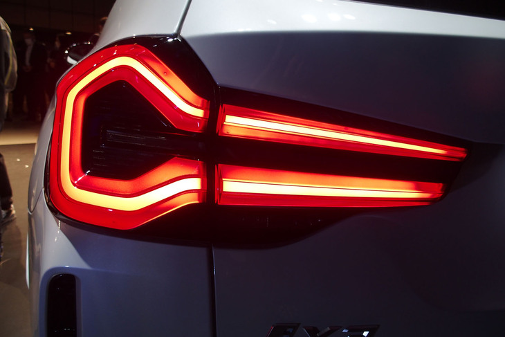 BMW iX3（リアコンビネーションランプ）