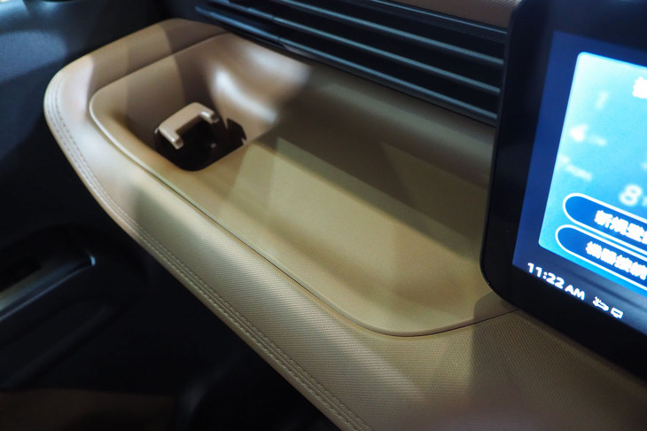 日産ルークス ハイウェイスター（助手席側ダッシュボード）