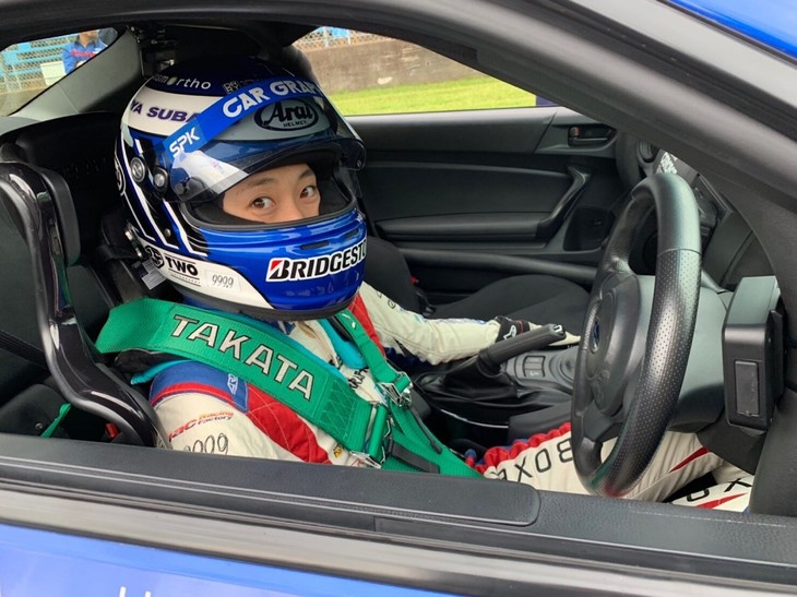 予選はクラブマンシリーズ エキスパートクラスから始まります。路面は完全にウエットで、雨も降ったりやんだりの状況でした。専有走行でかなりいい感触を得たのですが、「あと、ここさえがんばってくれれば！」というポイントがあり、少しセット変更をして予選に挑みました。しかしそれが逆効果に……私の判断が遅かったこともあり、ピットに速やかに戻ることもできず、29位という結果に終わりました。