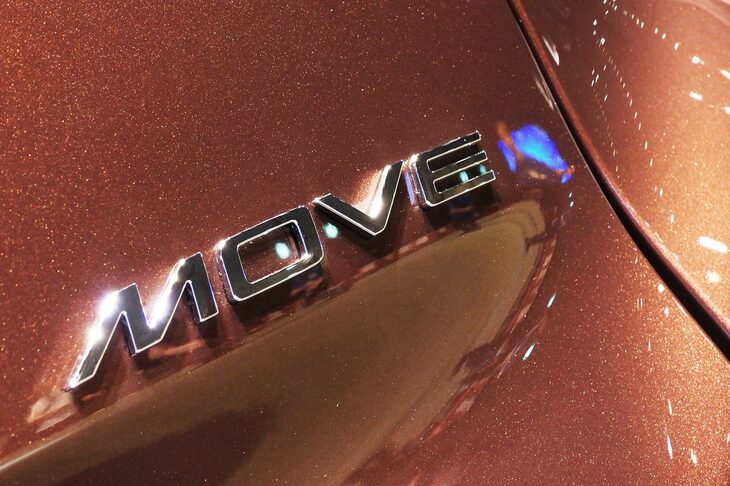 ダイハツ・ムーヴX（「MOVE」バッジ）