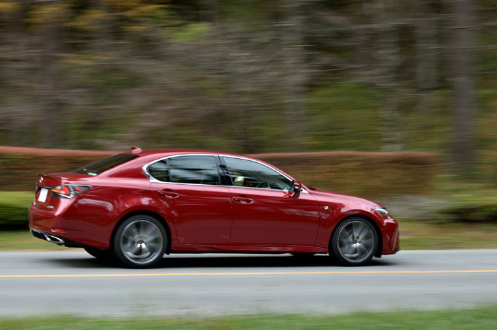 今回は、高速道路を中心に324kmの道のりを試乗。満タン法で8.9km/リッターの燃費を記録した。