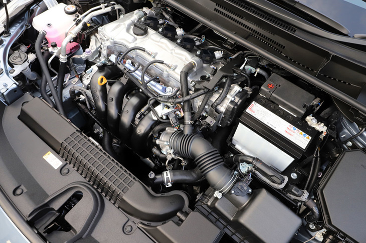 「カローラ スポーツ」には設定のない1.8リッターエンジン。現行の「カローラ」シリーズにおいて、エントリーモデルのパワートレインという役割を担う。
