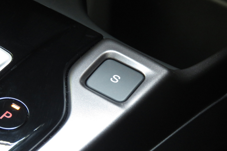 ホンダ・フィット ハイブリッドS Honda SENSING（パーキングブレーキのスイッチ）