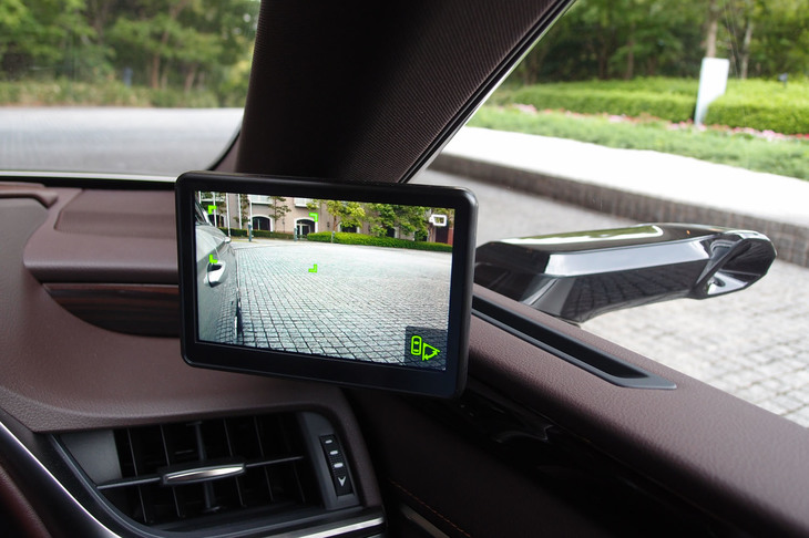 レクサスES300h“バージョンL”（デジタルアウターミラーの運転席側ディスプレイ）