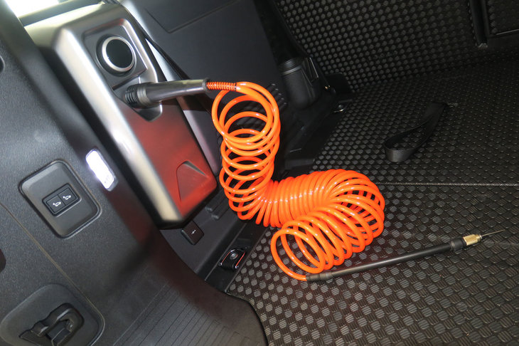 ランドローバー・ディフェンダー110 アドベンチャーパック装着車（インテグレーテッドエアコンプレッサー）