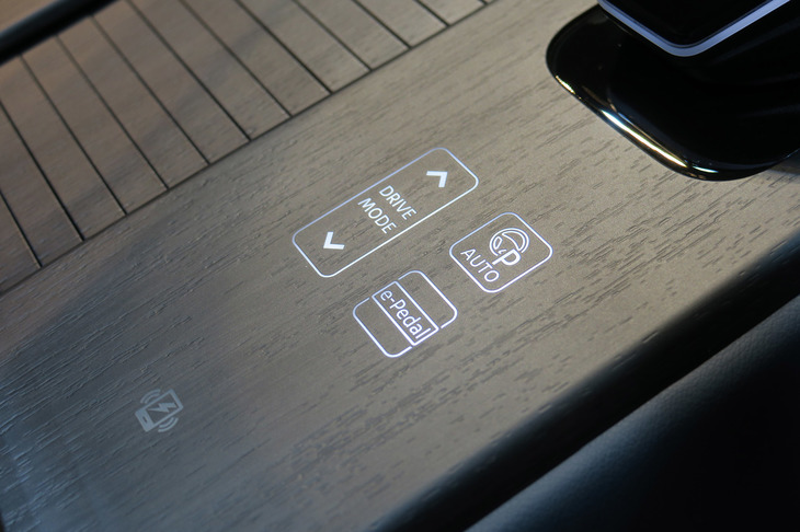 日産アリア リミテッド（センターコンソール）