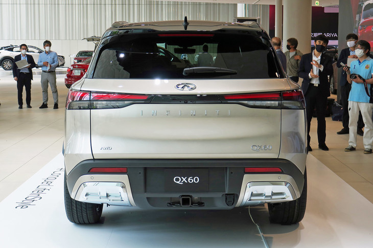 インフィニティQX60（リアビュー）