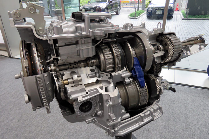 「リニアトロニック」（チェーン式CVT）のカットモデル。