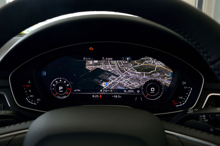 計器盤がフル液晶表示になる「アウディ バーチャルコックピット」。写真のように、全面にカーナビの地図を表示可能。
