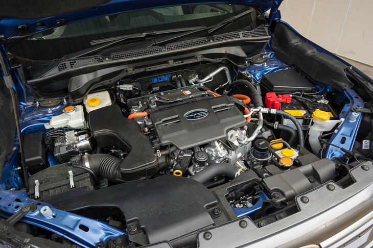 ハイブリッドシステムの構成は既出の「クロストレックS：HEV」と共通。WLTCモード燃費は、クロストレックの18.9km/リッターに対して18.4～18.8km/リッターと、ほとんどダウンしていないのが面白い。