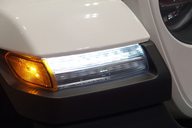 ジープ・グラディエーター（デイタイムランニングライト）