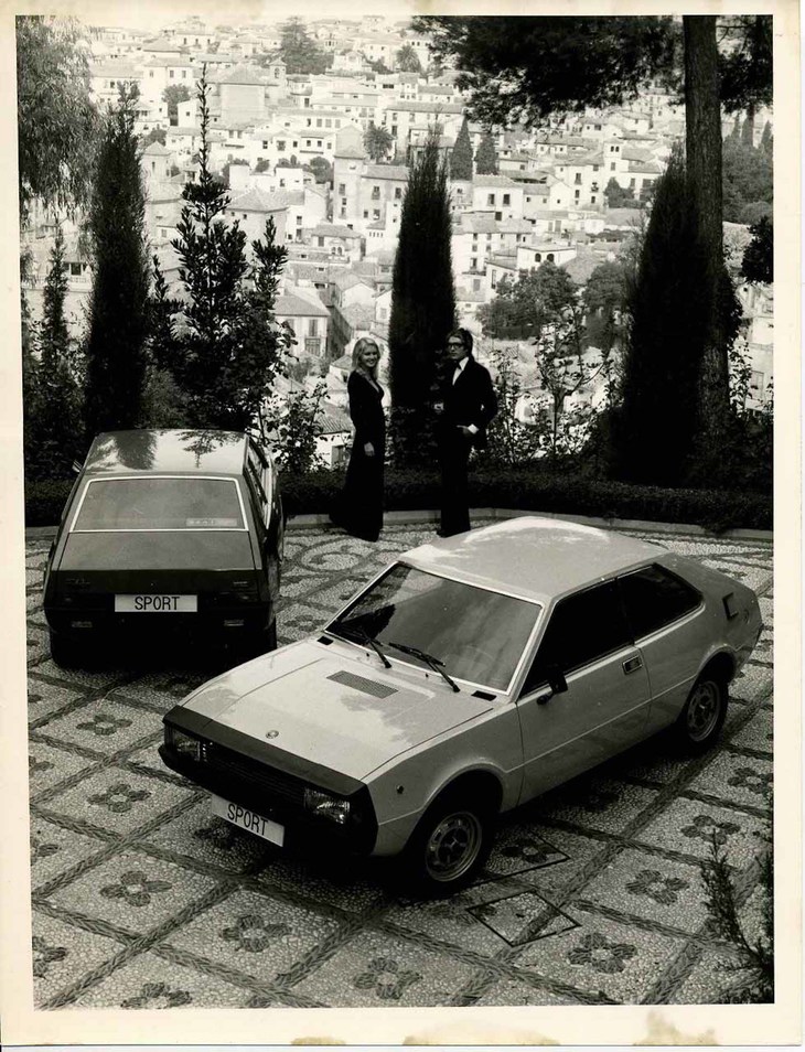 1976年「1200スポルト」。フィッソーレによるデザインは、今日見てもスタイリッシュである。