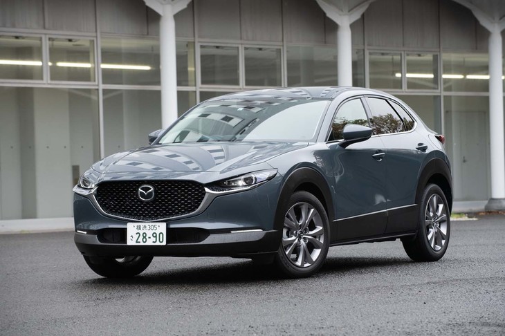 2019年9月20日に国内発表された「マツダCX-30」。今回試乗したガソリン車とディーゼル車は同年10月24日に発売されたが、「スカイアクティブX 2.0」搭載車は2020年1月以降の発売予定となっている。